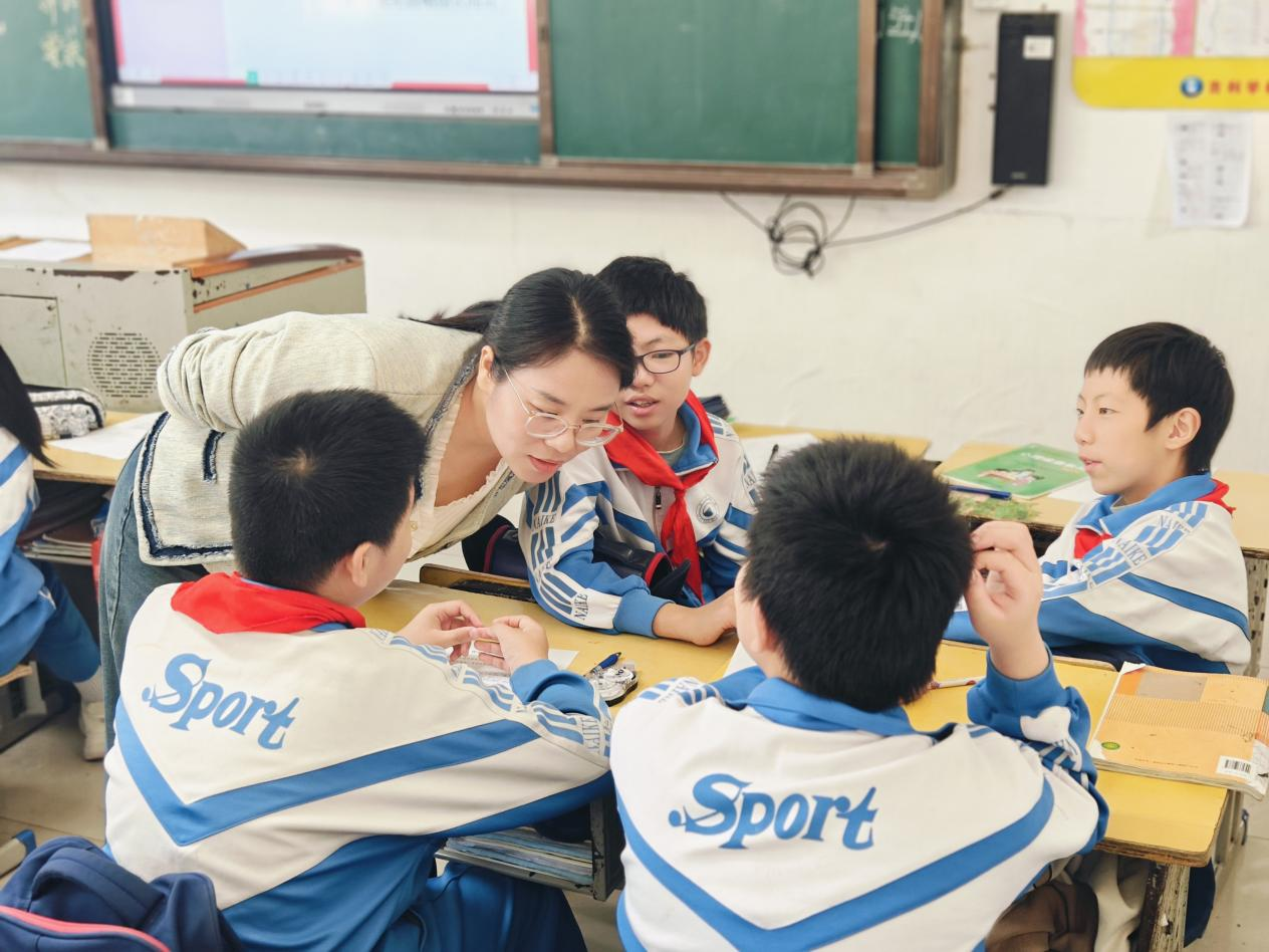 湘潭市教育发展基金会性心理健康教育公益课走进九华吉利学校