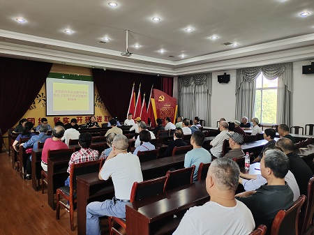 芙蓉社區(qū)黨員集中學習《習近平談治國理政》第四卷