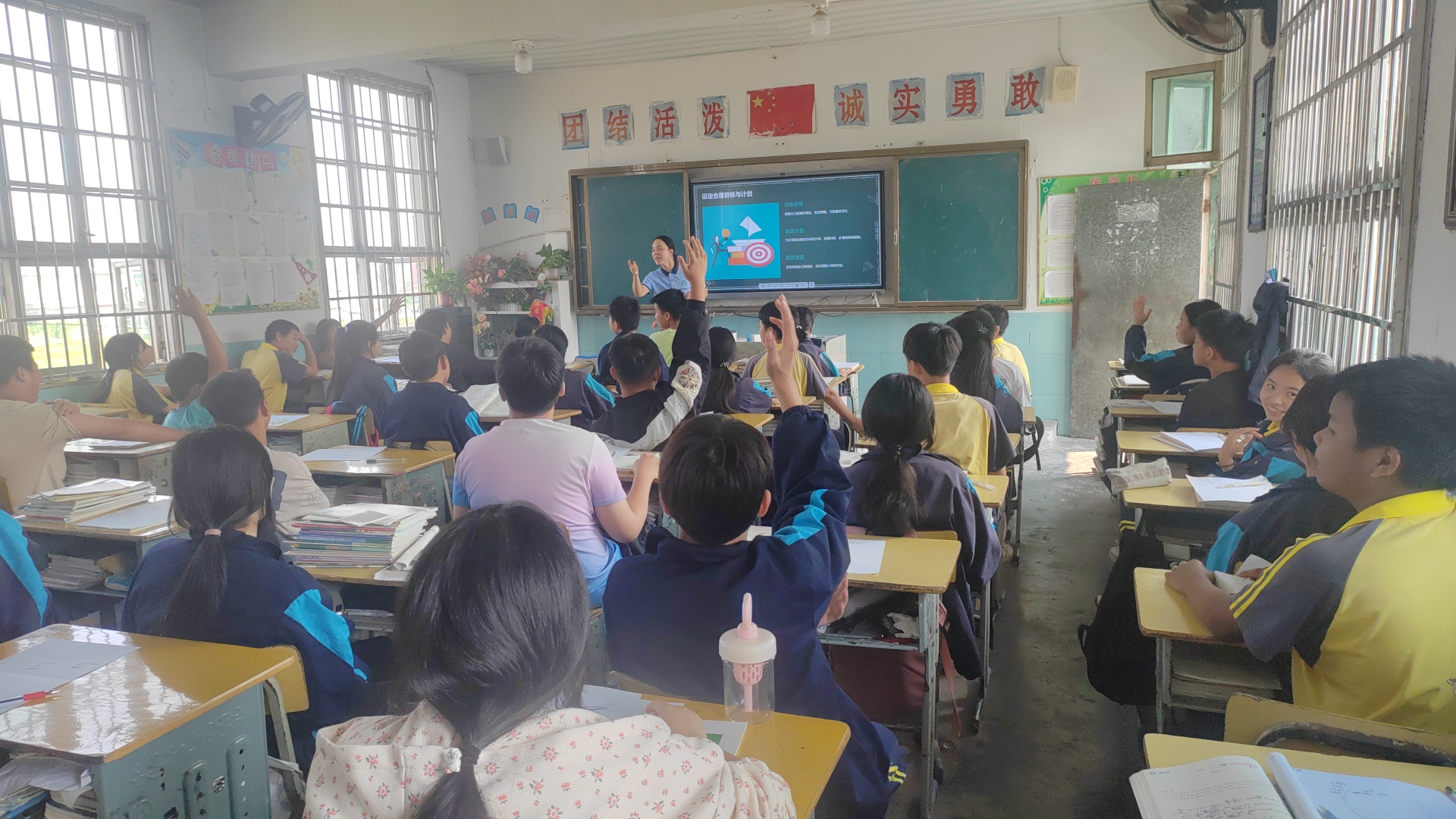 中方县泸阳镇民政社工站开展“自我认知 点亮未成年人成长之路”心理健康教育活动