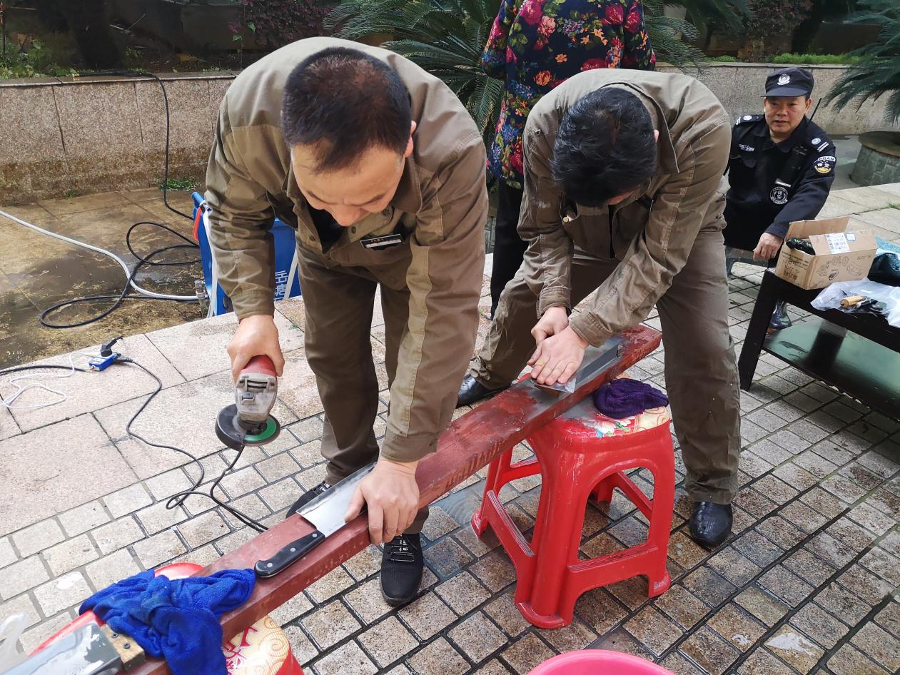 陽(yáng)光社區(qū)開(kāi)展“便民你我他，美好千萬(wàn)家”便民服務(wù)活動(dòng)