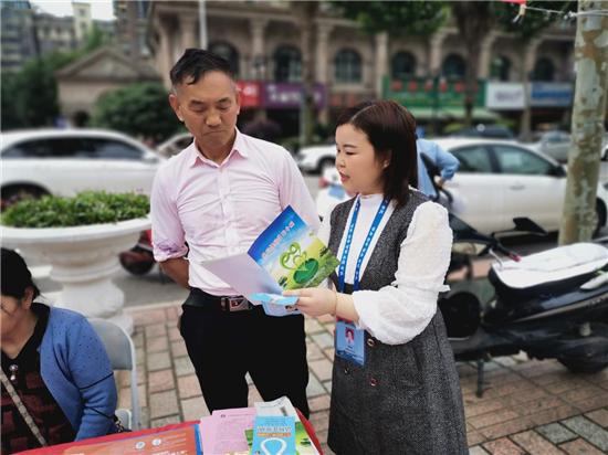 寶塔街道開展“承諾戒煙，共享無煙環(huán)境”健康宣傳活動