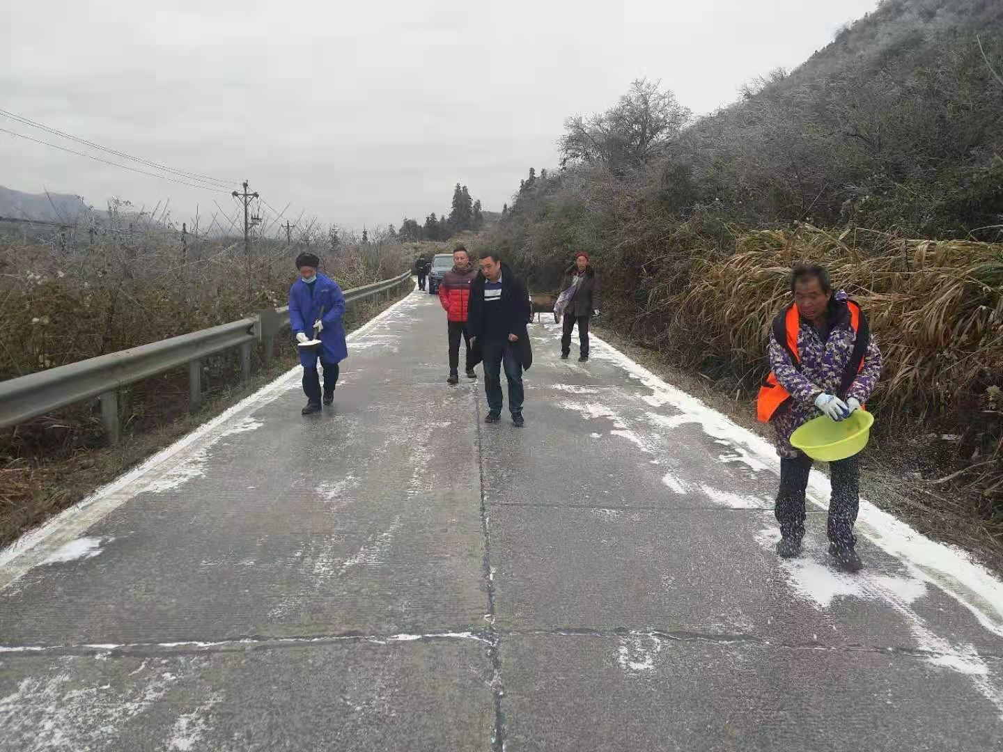 以雪为令 抗冰保畅