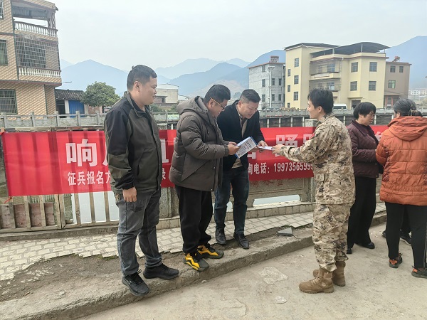 西瑶乡：民族同心“凝”热血 强军号召“聚”青年