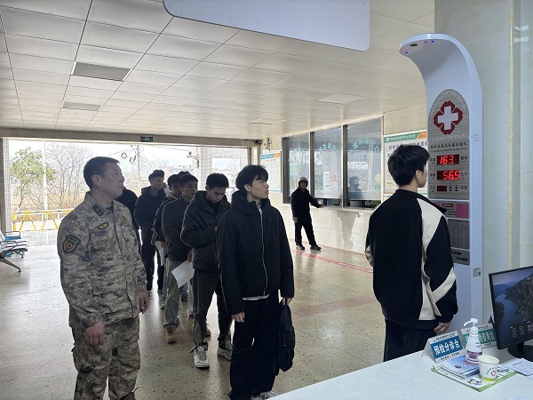 临武县组织应征青年开展初审初检工作