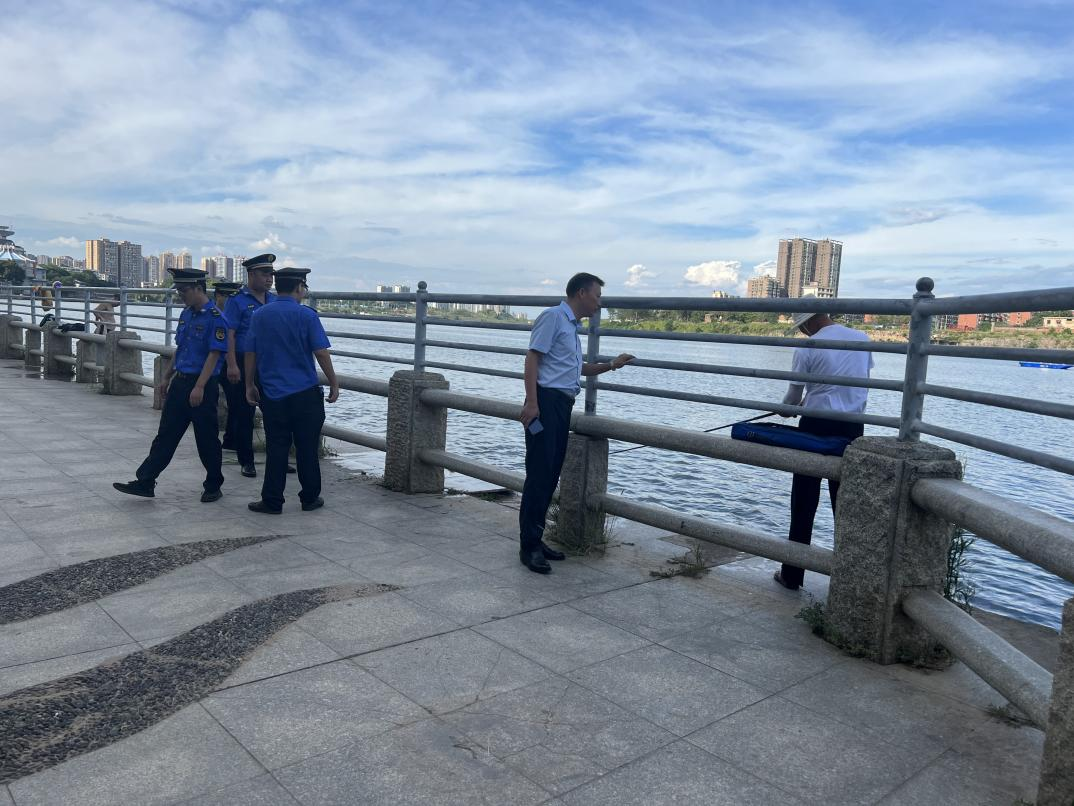潇湘街道：石鼓社区大力开展饮用水源保护区巡逻劝导