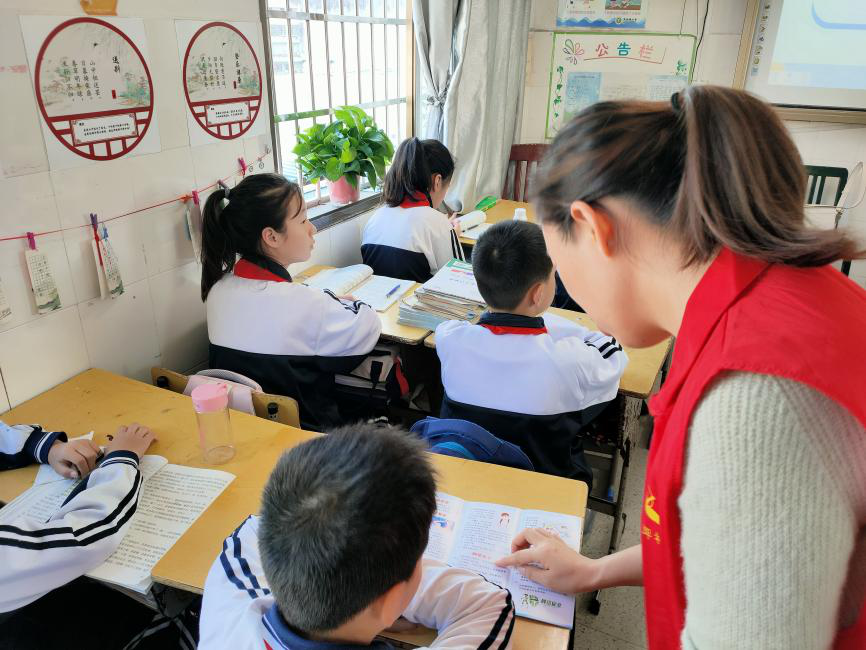 潇湘街道演武坪社区：交通安全宣传进校园，守护平安成长路