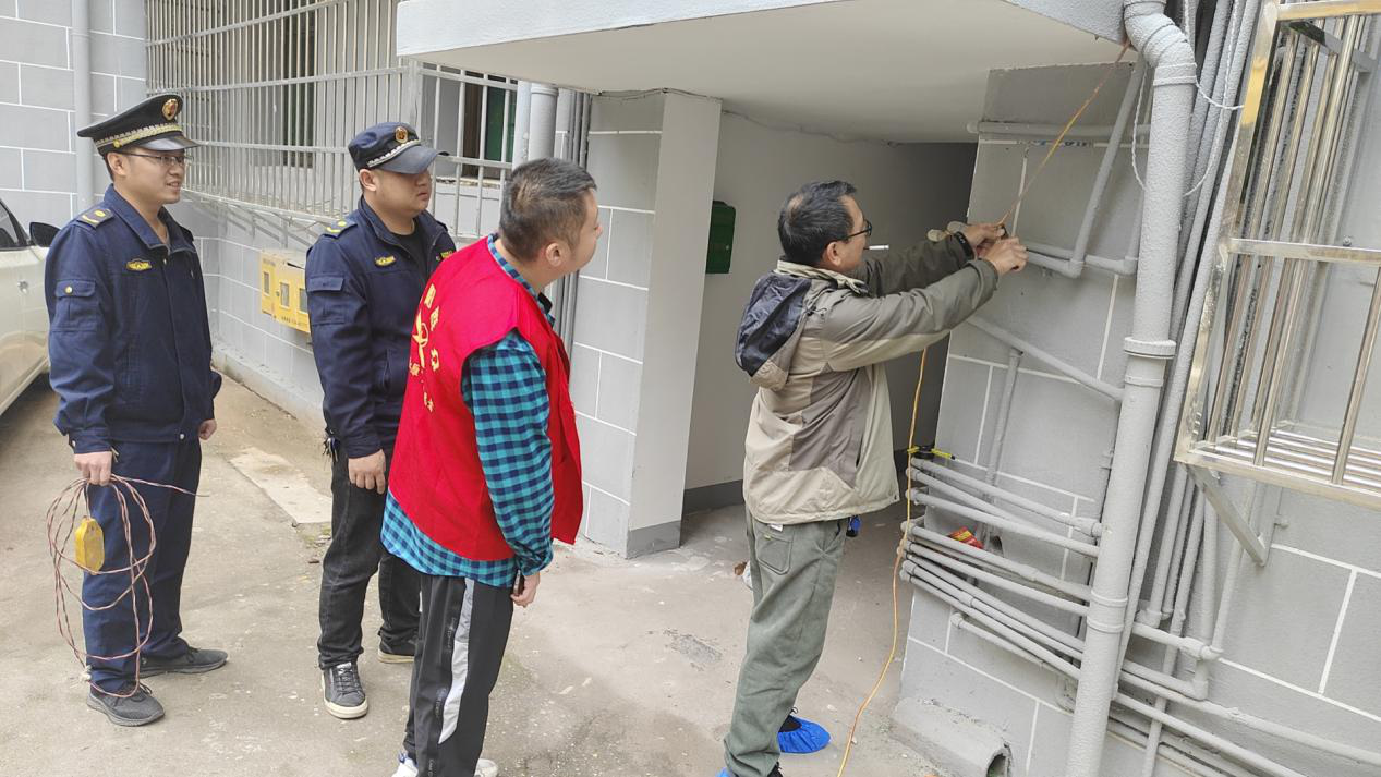 石鼓区桑园社区：整治“飞线充电”筑牢安全防线