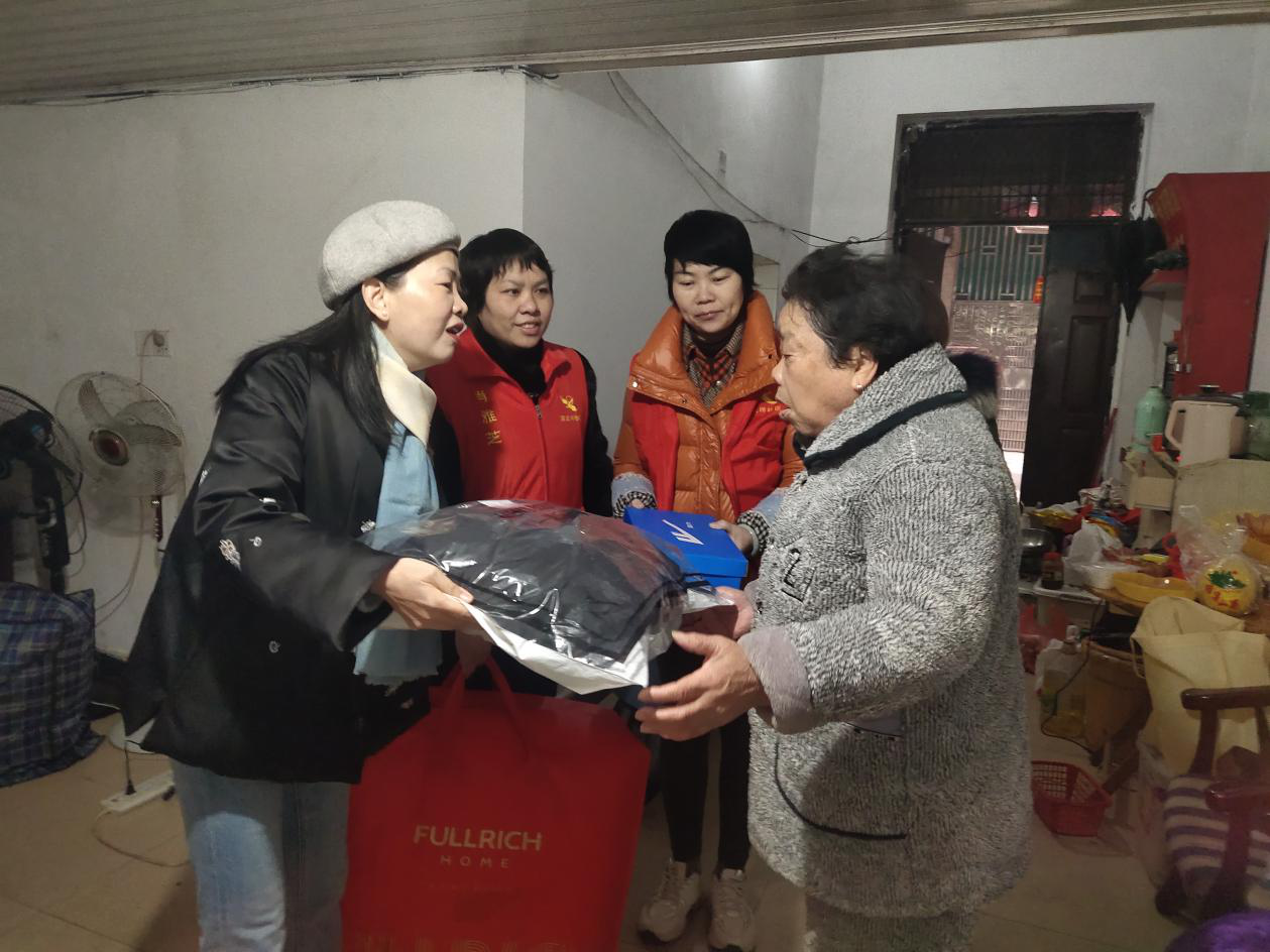 迎新春送温暖！潇湘街道演武坪社区开展困难家庭走访慰问活动