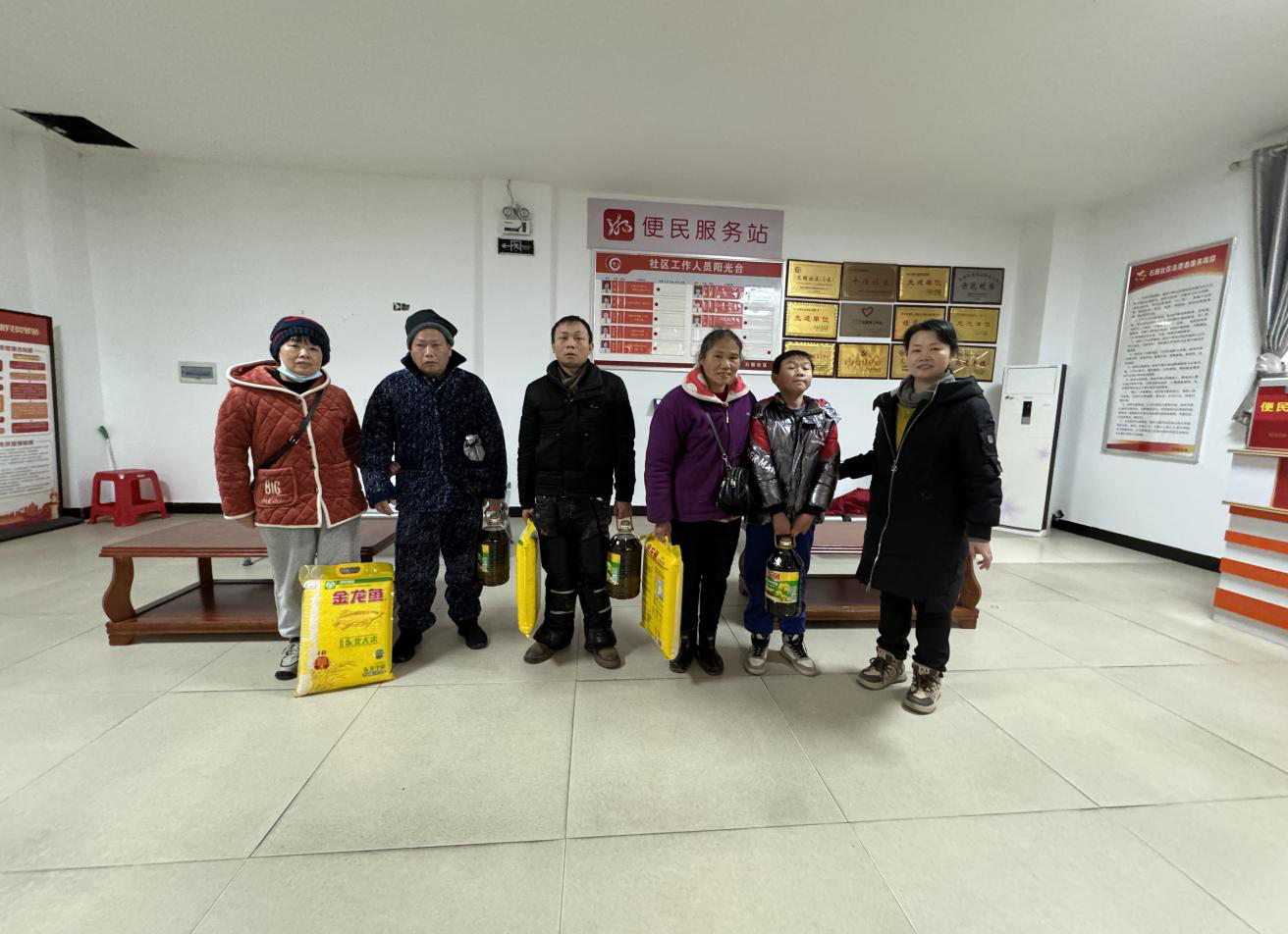 潇湘街道石鼓社区： “心系困难群众 社区寒冬送温暖  ”慰问活动