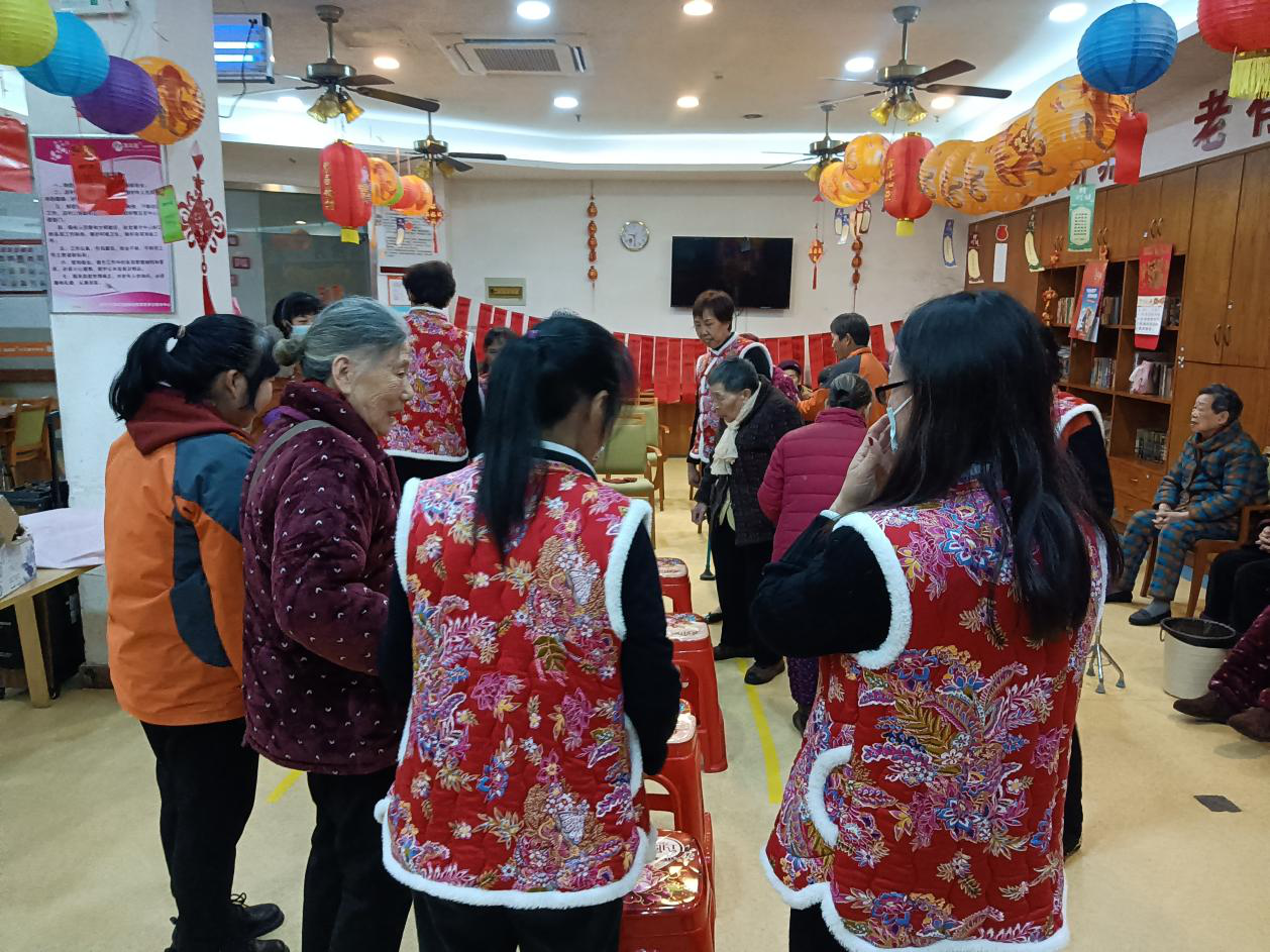 潇湘街道：石鼓社区 开展“快快乐乐猜灯谜 欢欢喜喜闹元宵”文艺活动