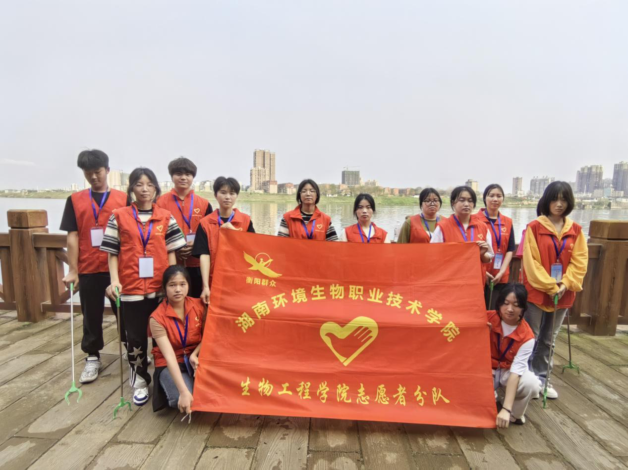 潇湘街道：石鼓社区开展爱国卫生月环境卫生整治活动