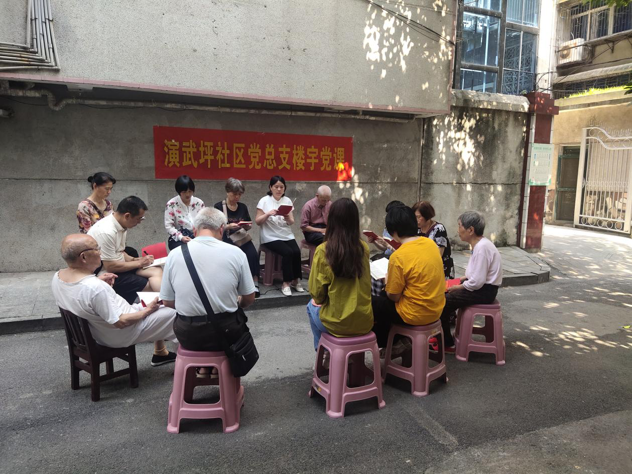 潇湘街道演武坪社区：板凳上听民声，楼宇街巷话党纪