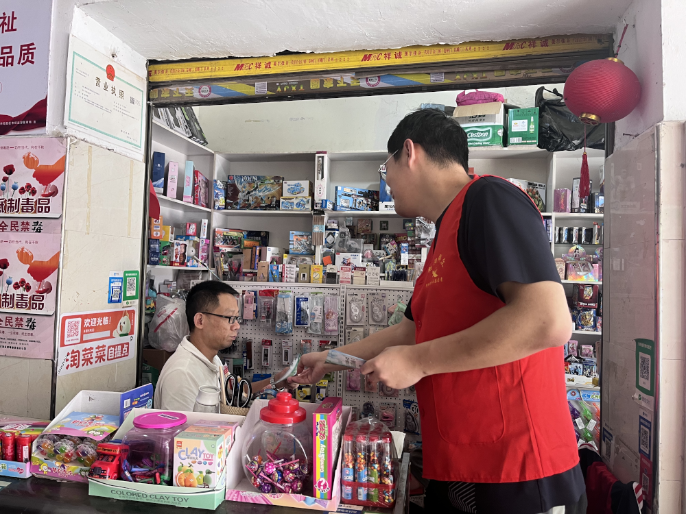 潇湘街道：荷池路社区开展“世界无烟日、共创文明城”宣传活动