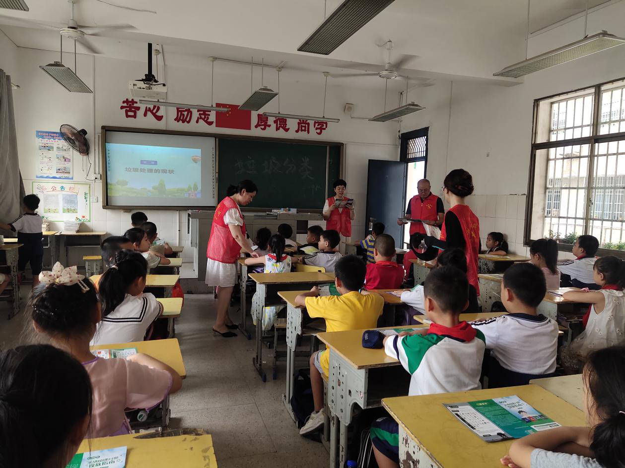 潇湘街道：开学第一课！演武坪社区的孩子们学习垃圾分类