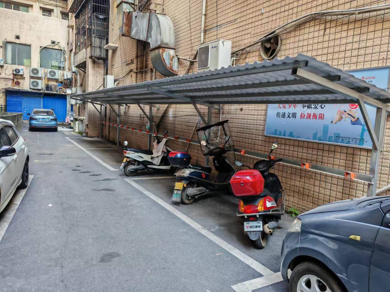 荷池路社区：飞线整治，先整后治