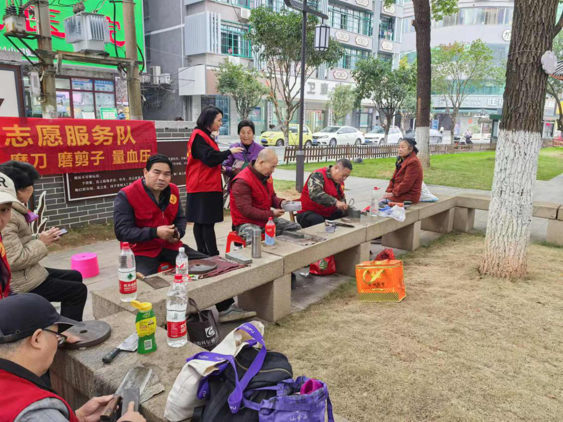 石鼓區(qū)瀟湘街道長青社區(qū)開展“美好環(huán)境 共治共享”主題活動，共筑綠色和諧家園