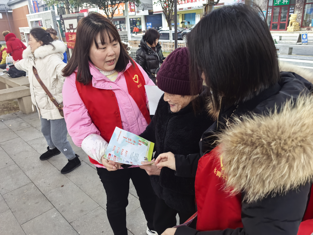 潇湘街道长青社区：垃圾分类宣传与环境整治齐头并进