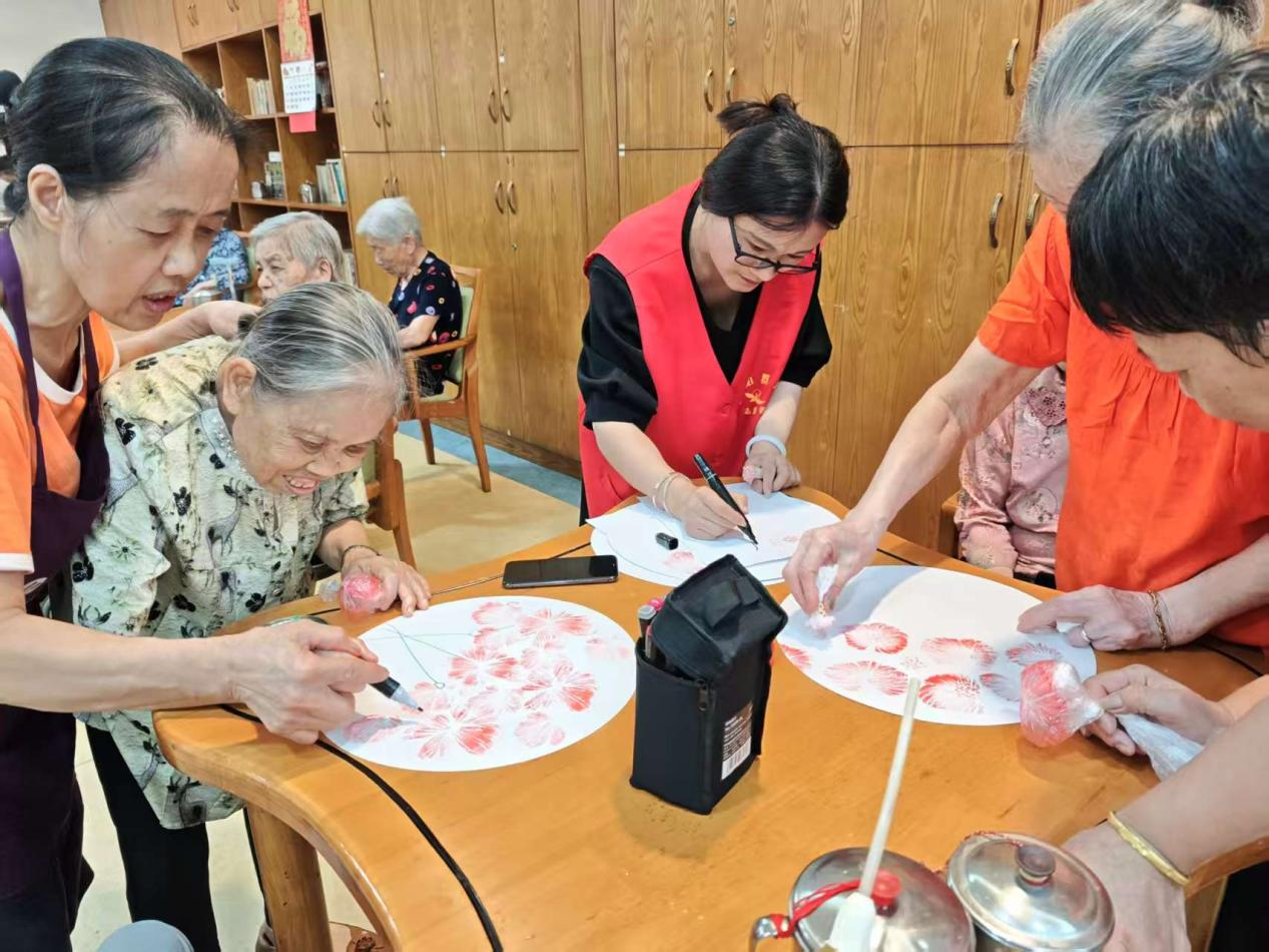 潇湘街道石鼓社区： 天凉好个‘晚’秋!