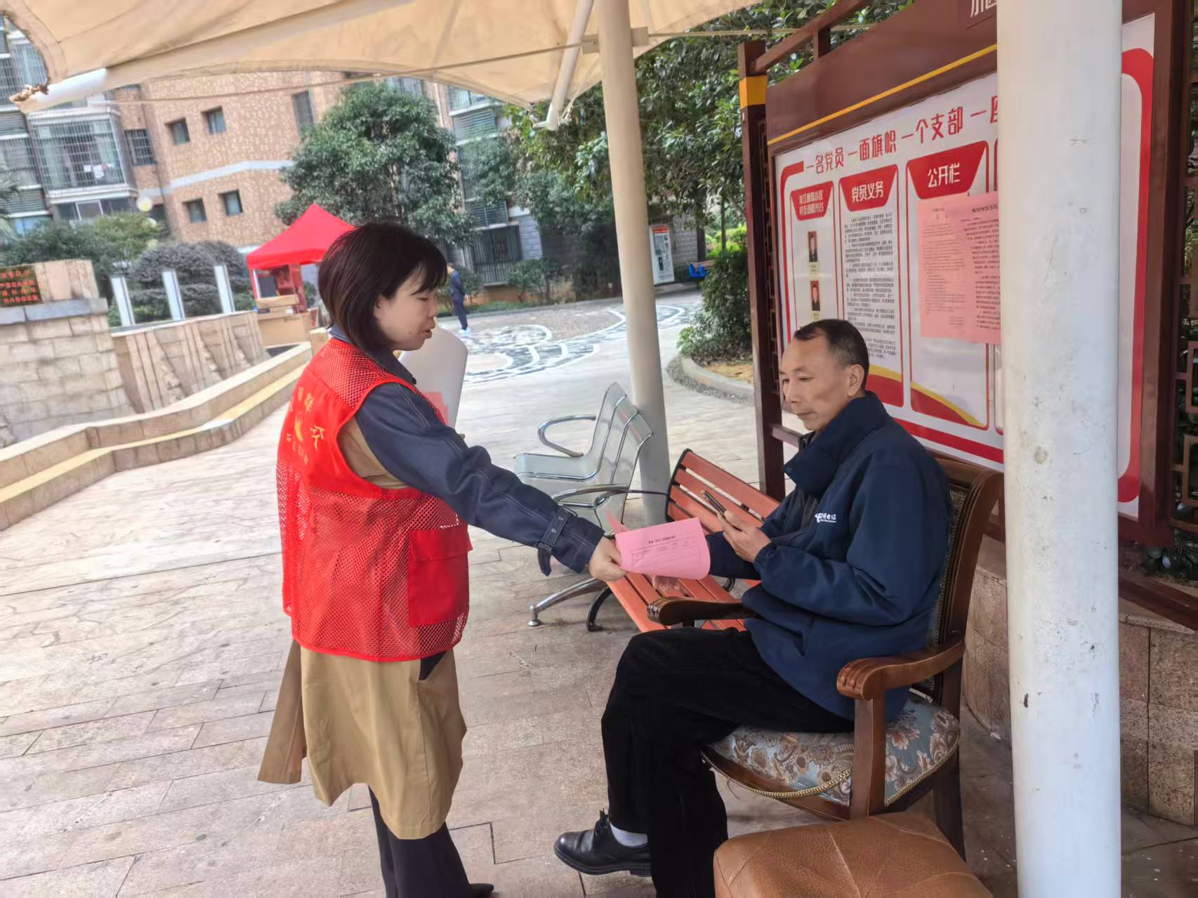 潇湘街道石鼓社区： 安全“盔”不可少 生命“带”在身边