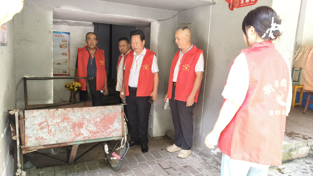 潇湘街道：退役不褪色，演武坪社区老兵当上 消防“吹哨人”