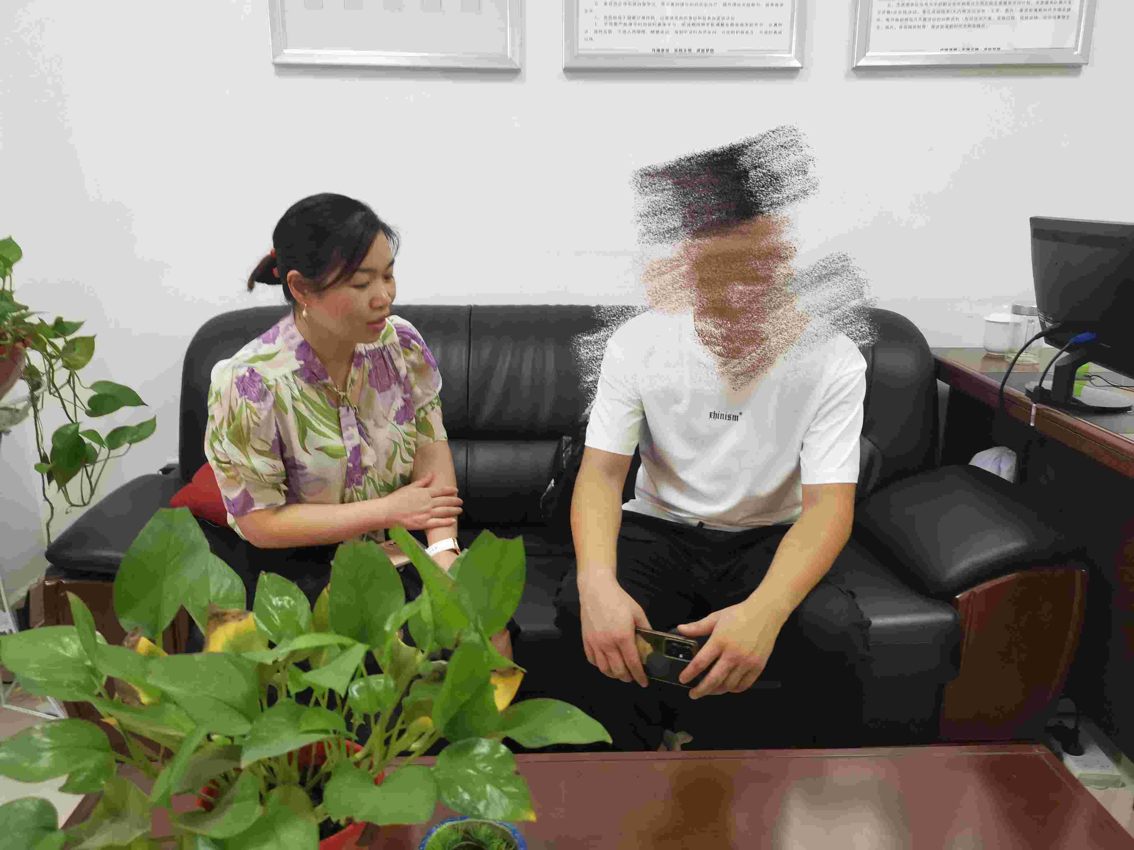 人民路社区持续推进反诈打跨劝返工作