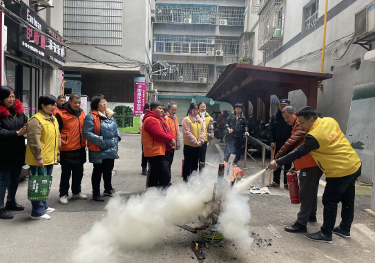 五社联动丨人民街道蒸阳社区联合向阳社工开展消防演练活动