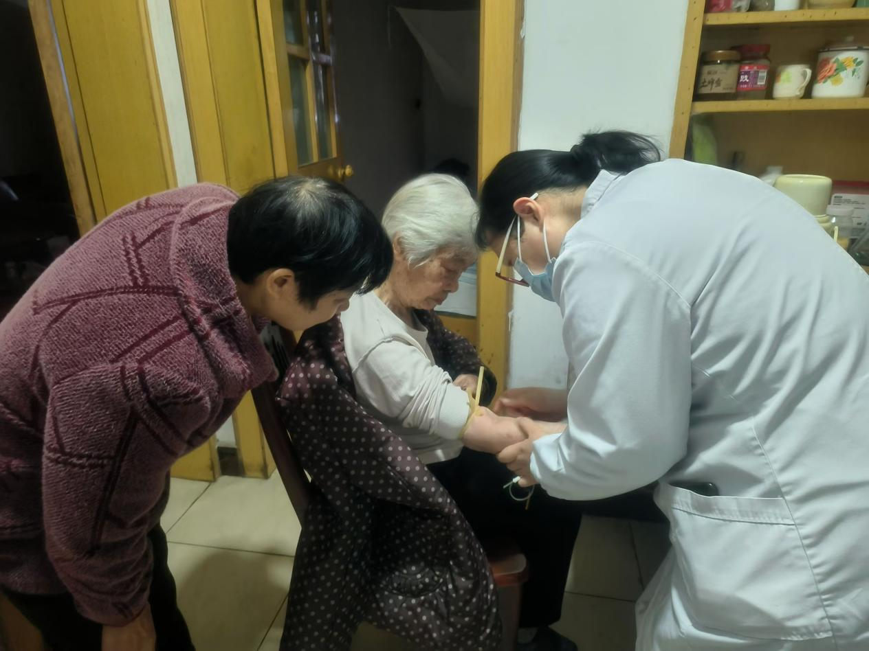人民路社区开展家庭健康知识宣传活动