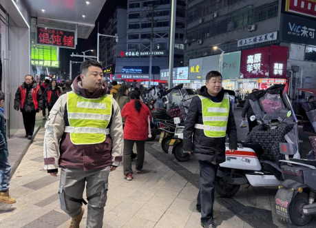 人民街道开展“平安夜、圣诞节”期间安保维稳暨烟花爆竹禁燃禁放行动