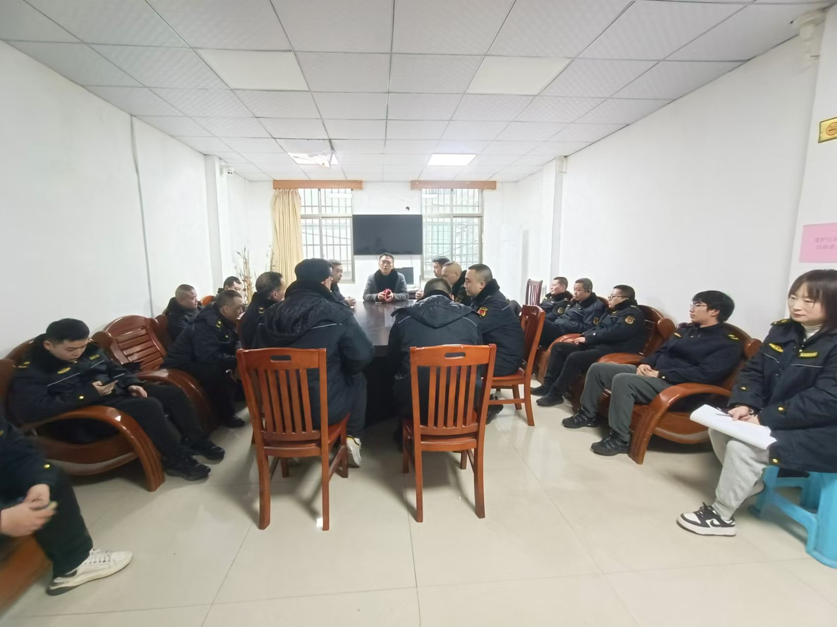 人民街道召开城管大队作风纪律警示教育大会