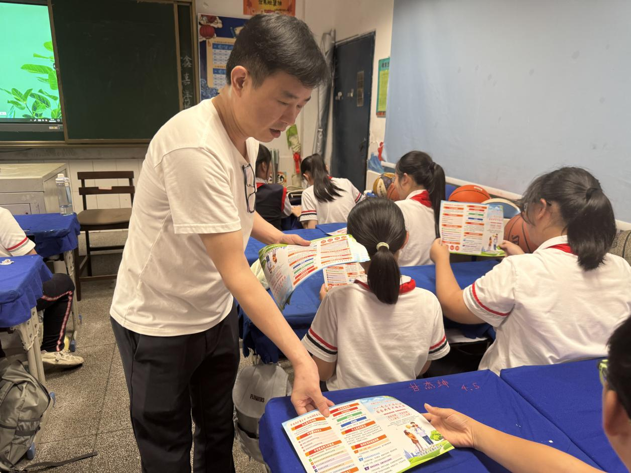 人民路社区进校园开展禁毒宣传活动