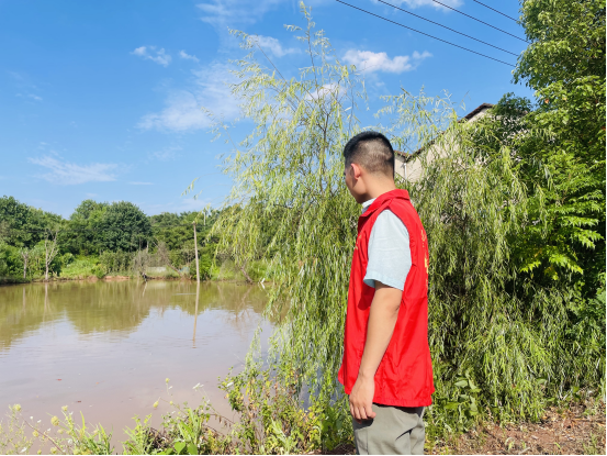 黄沙湾街道朝阳村：安全宣教防溺水，志愿巡河护安全