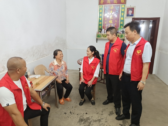 黄沙湾街道：青石村开展“综治民调，清廉同行”入户走访宣传活动