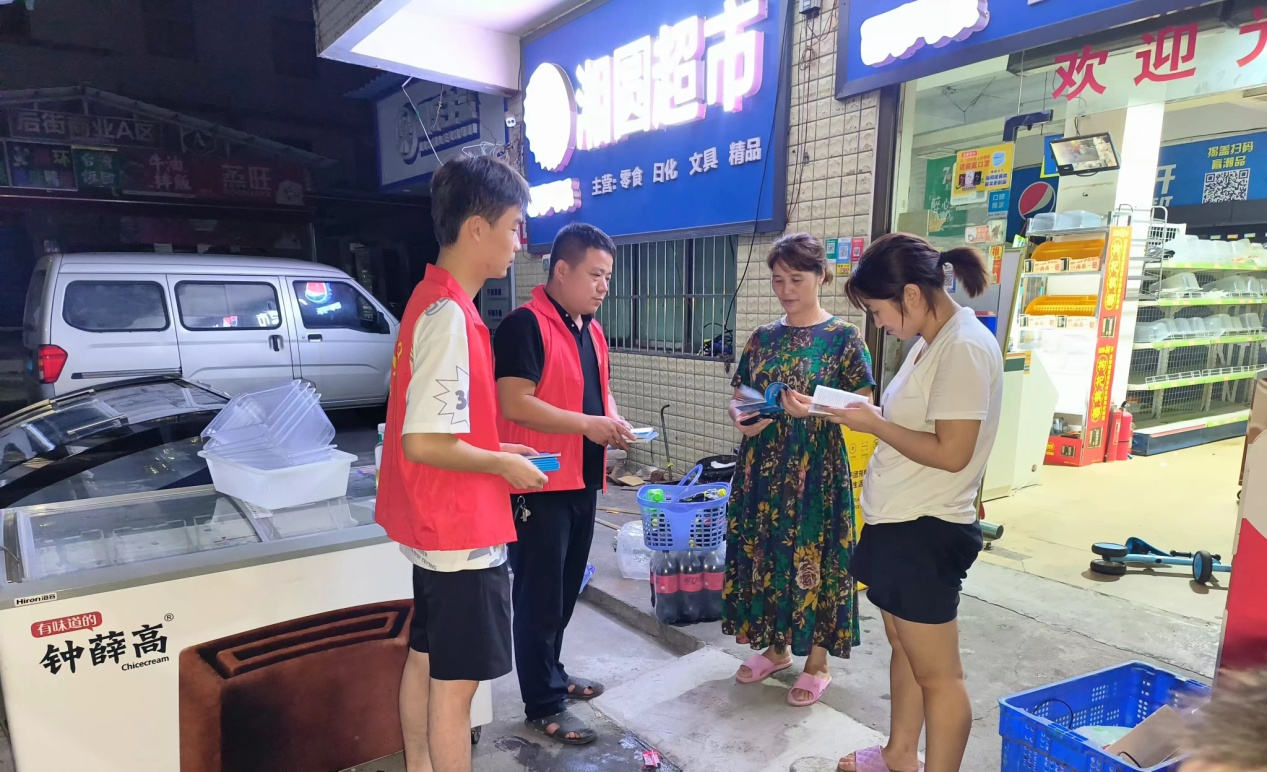 黄沙湾街道：灵官庙村扎实开展夜间治安巡逻行动