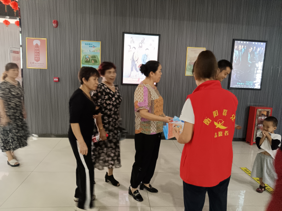 黄沙湾街道青石村：观看《孤注一掷》，科普反诈知识