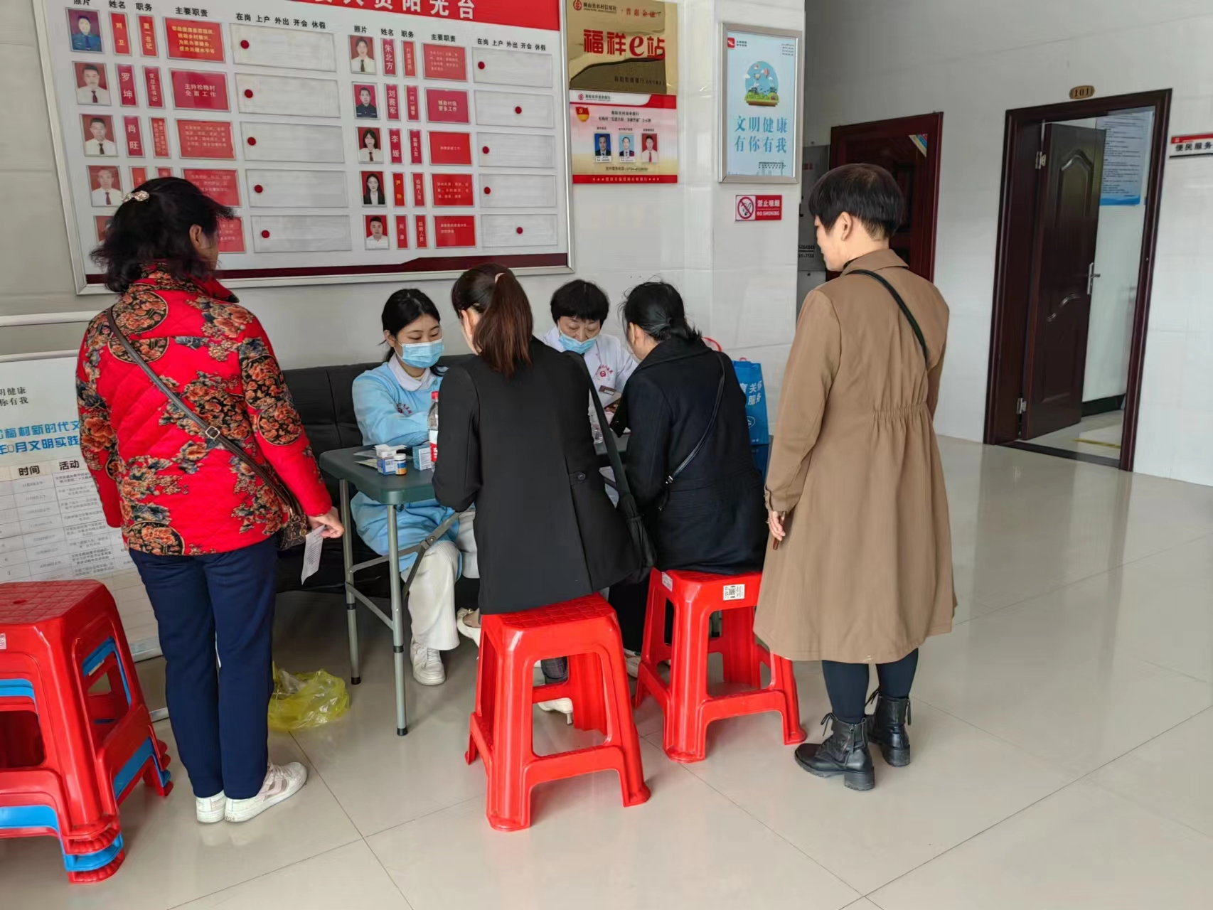 黄沙湾街道松梅村：开展关爱女性健康义诊宣传活动