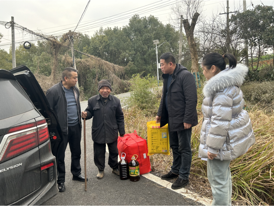 黄沙湾街道：松木村开展“迎新春送温暖”走访慰问活动