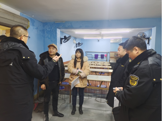 朝阳村联合黄沙湾市场监督所开展托管中心消防安全与食品安全检查