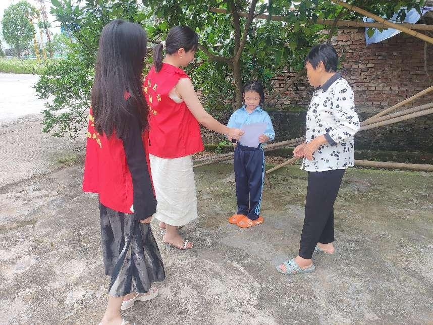 黄沙湾街道松梅村：入户宣传防溺水·关爱留守儿童