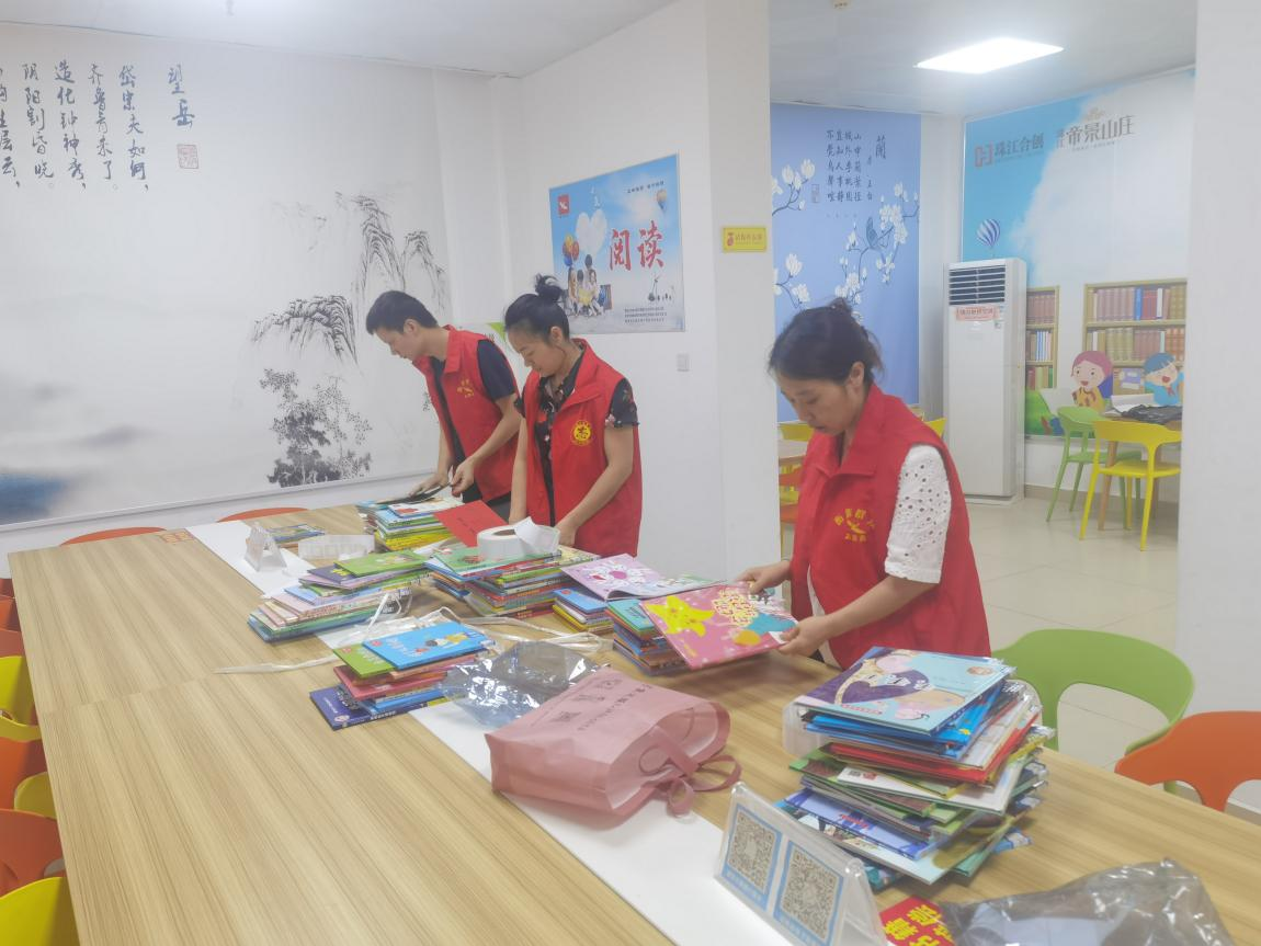 书香暑期，爱心传递—石鼓区图书馆向石鼓区黄沙湾街道光明社区帝景山庄分馆暑期好书捐赠志愿服务活动
