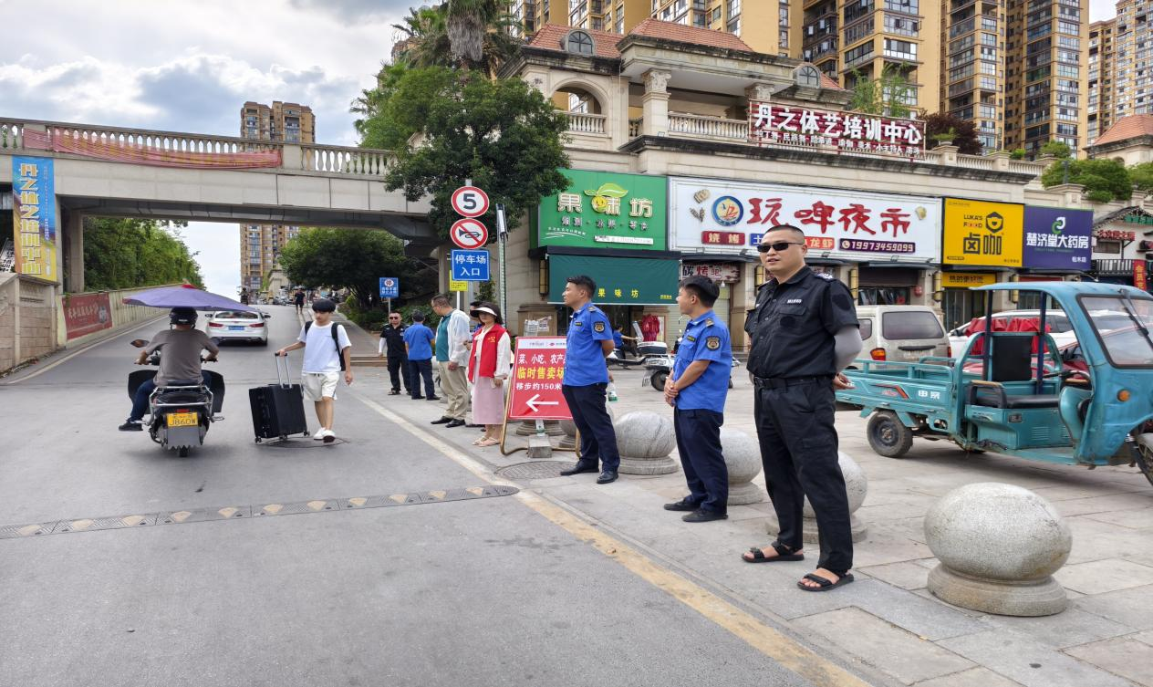 光明社区：抓细抓实  “三长制” 服务群众“零距离”