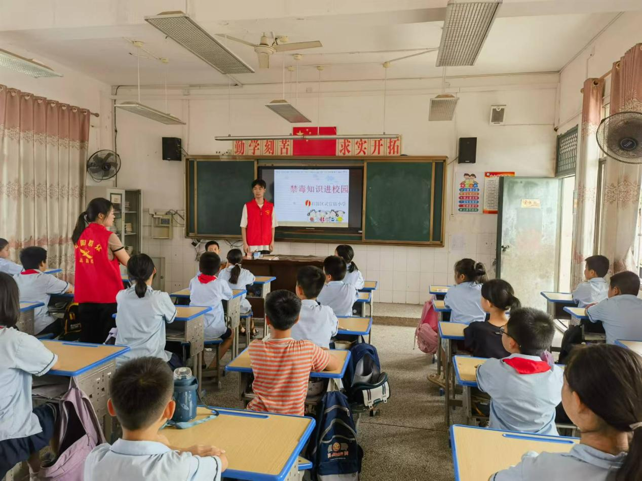 灵官庙村深入辖区小学开展禁毒宣传教育活动