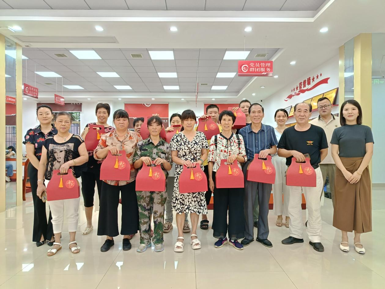 光明社区开展“月满中秋·情满光明 月饼传情·社区同庆”庆中秋主题党日活动