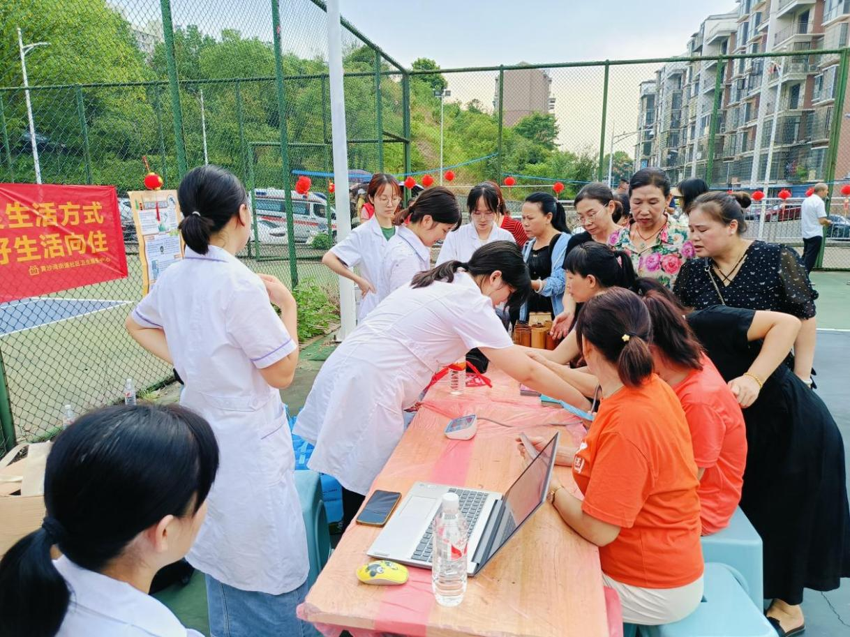 黄沙湾街道：光明社区开展“民族团结一家亲 健康惠民暖人心”义诊活动