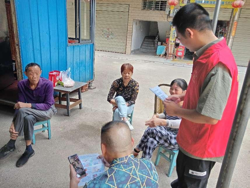 黄沙湾街道：朝阳村组织“衡阳群众”志愿者上户宣传电动车禁止“飞线”充电