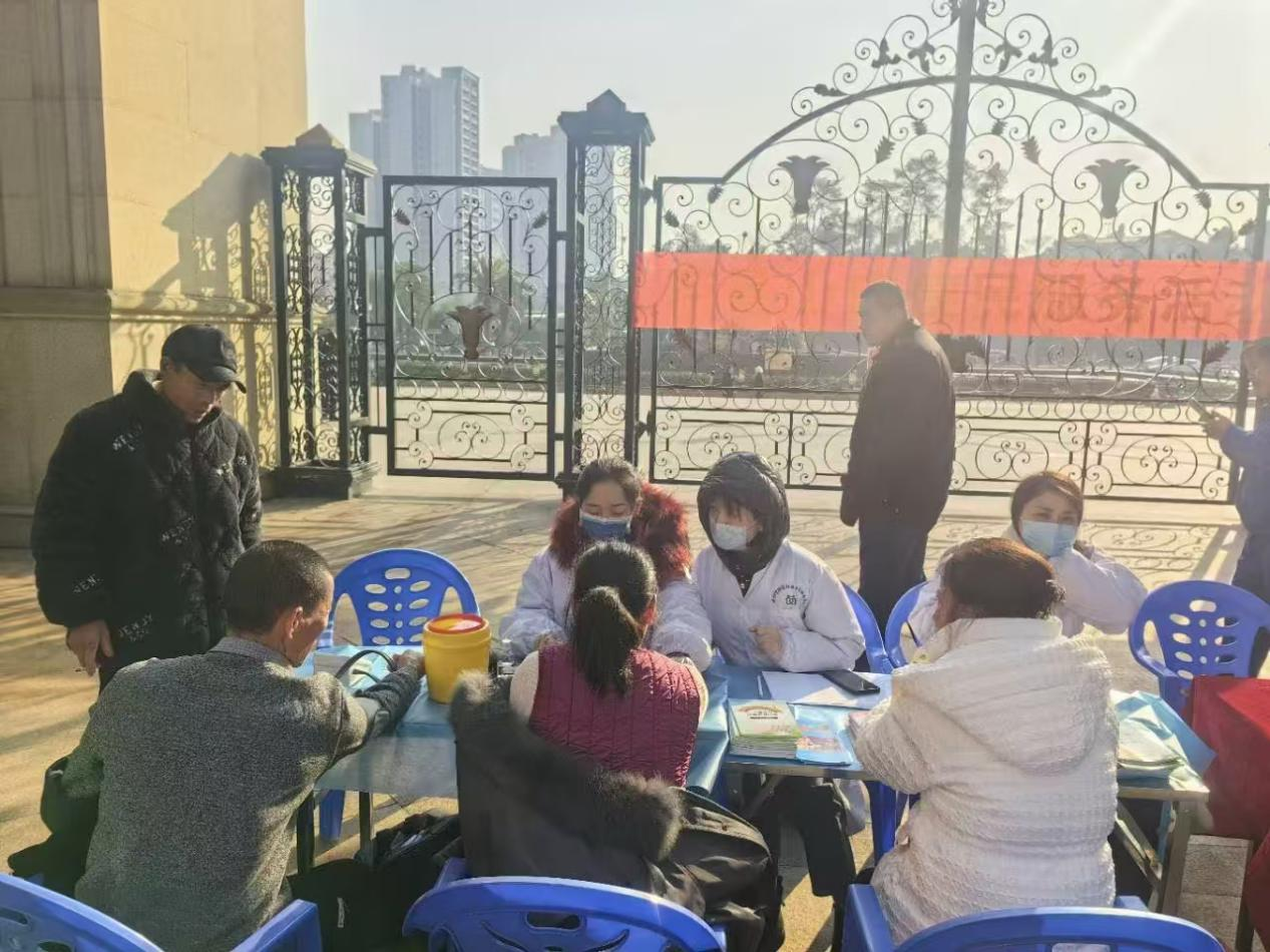 光明社区开展“民族团结一家亲，健康惠民暖人心”义诊活动