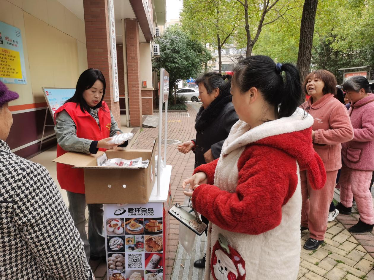 黄沙湾街道：雁栖湖社区开展“庆祝‘三八’国际妇女节，社区请你吃元宵” 主题活动