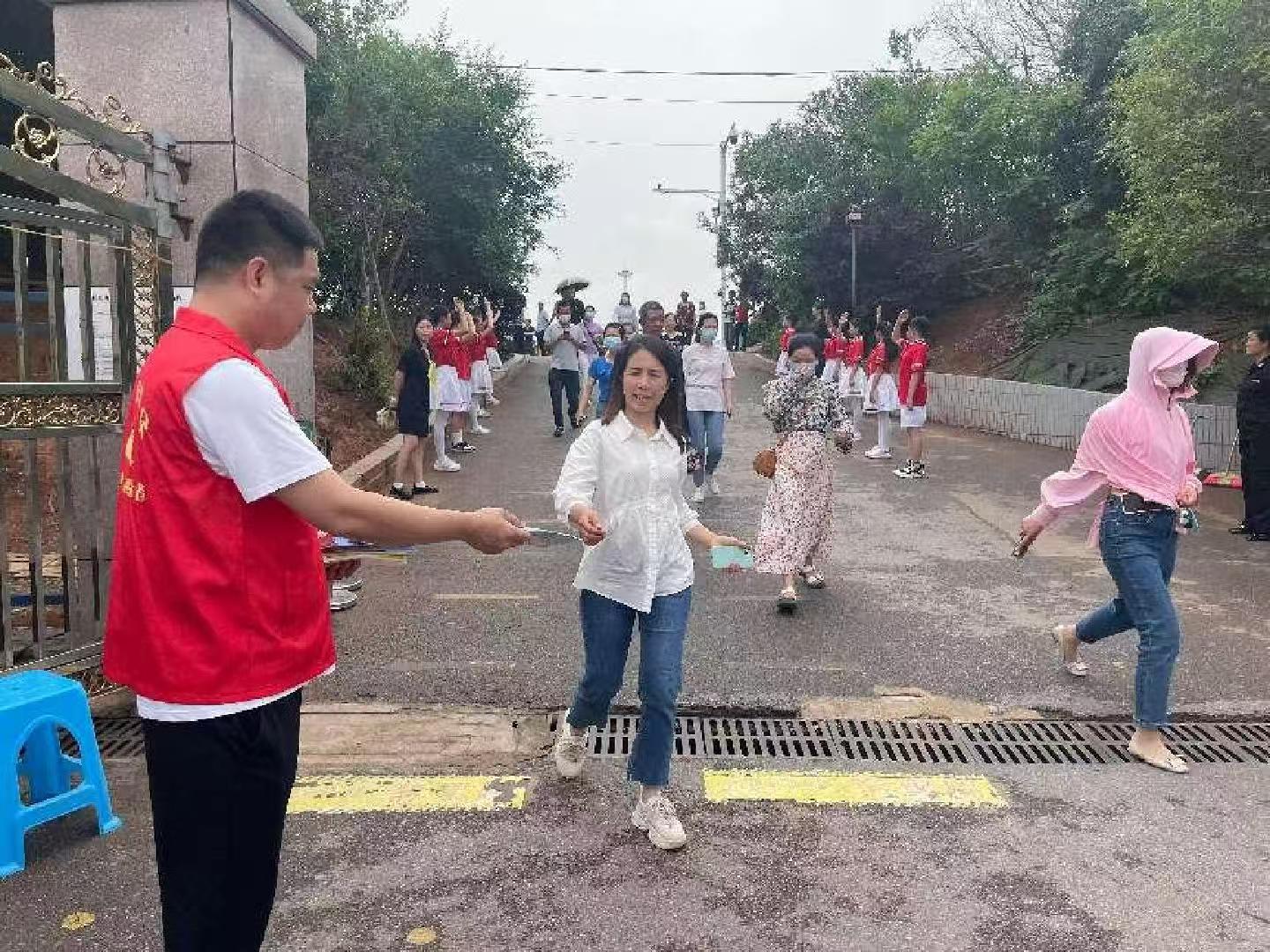 黄沙湾街道：护苗行动进校园！朝阳村开展禁毒宣传活动