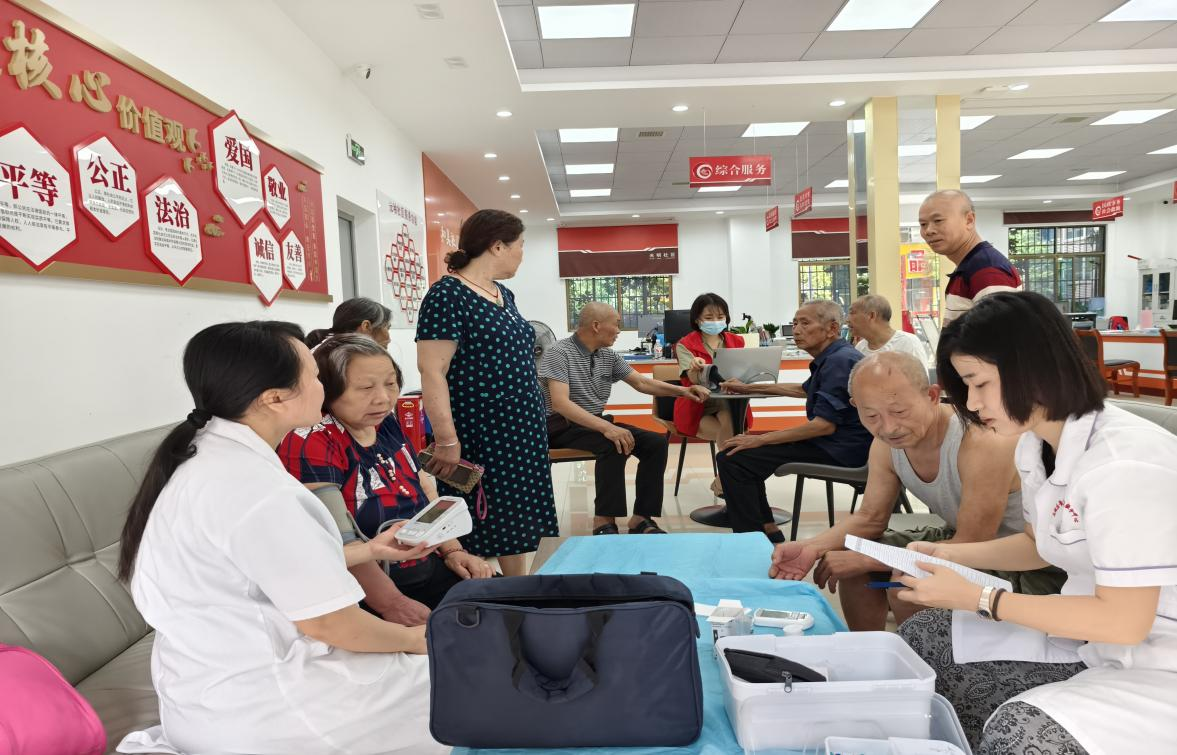 黄沙湾街道：光明社区开展“爱心体检，为健康护航”活动