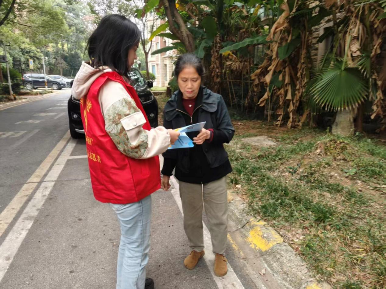 参保惠民进千家，医保政策暖万家——雁栖湖社区开展医保宣传便民活动