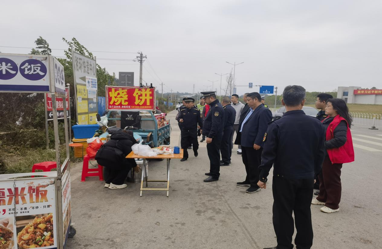 灵官庙村：联合多部门开展占道经营专项整治行动